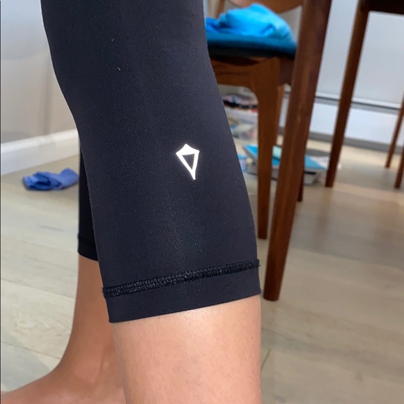 ivivva black cropped leggings - Picture 4 of 4